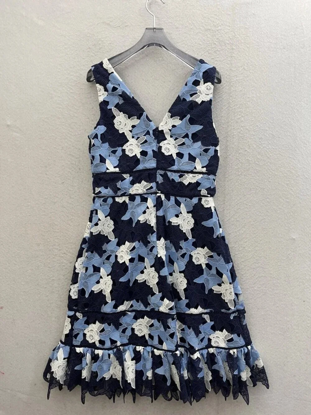 Vineyard Vines Kentucky Derby Dress Women’s 8 Blue Floral Crochet Equestrian - Picture 2 of 5